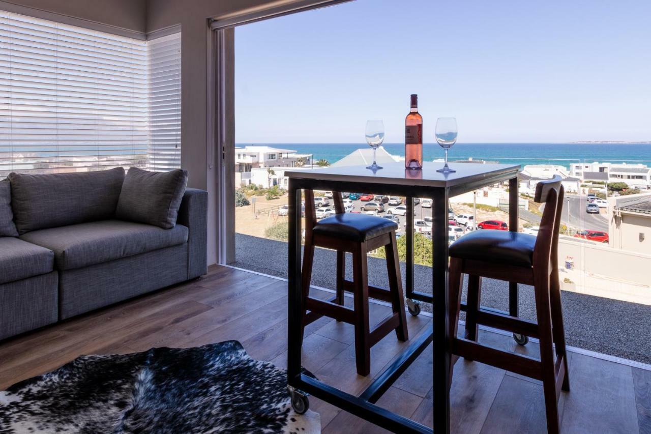 Small Bay Beach Suites Fokváros Kültér fotó